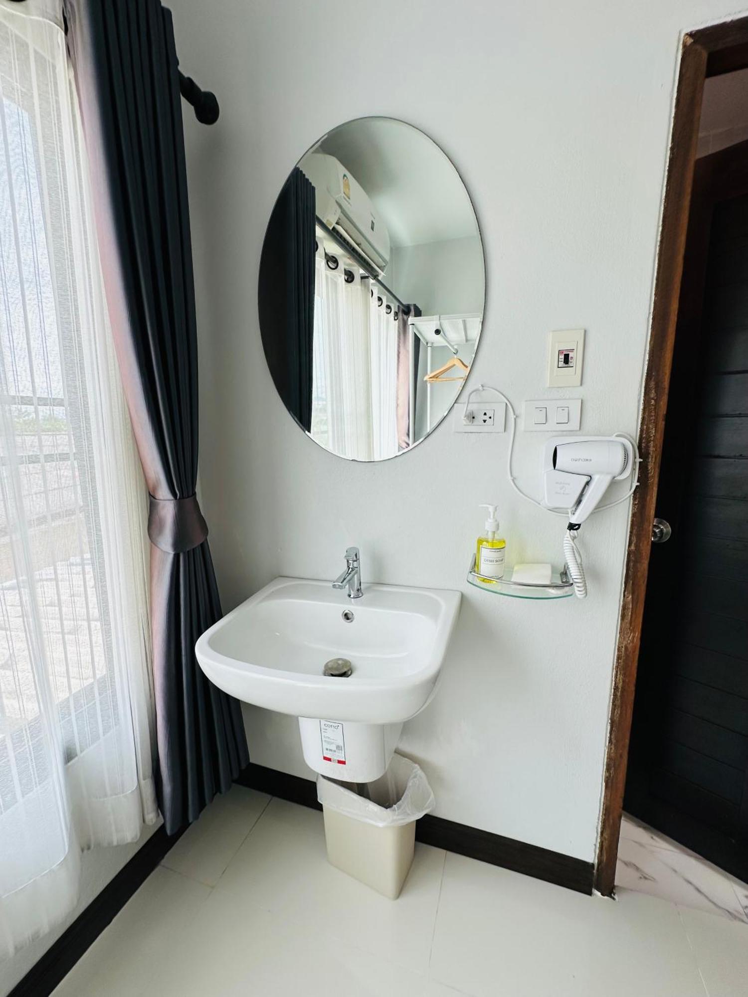 Service Apartment Lampang Room202 ใจกลางเมืองใกล้กาดกองต้า Esterno foto