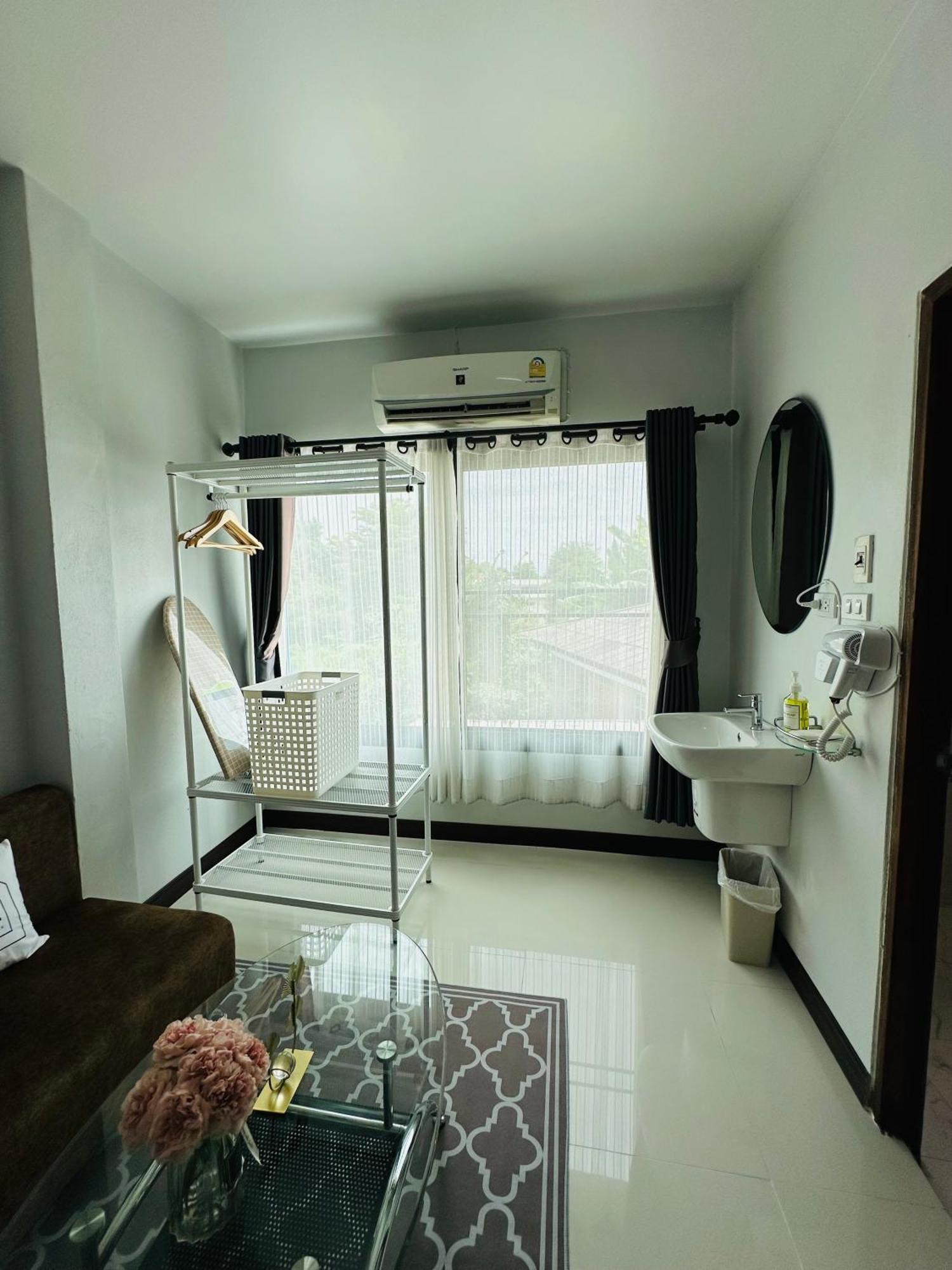 Service Apartment Lampang Room202 ใจกลางเมืองใกล้กาดกองต้า Esterno foto